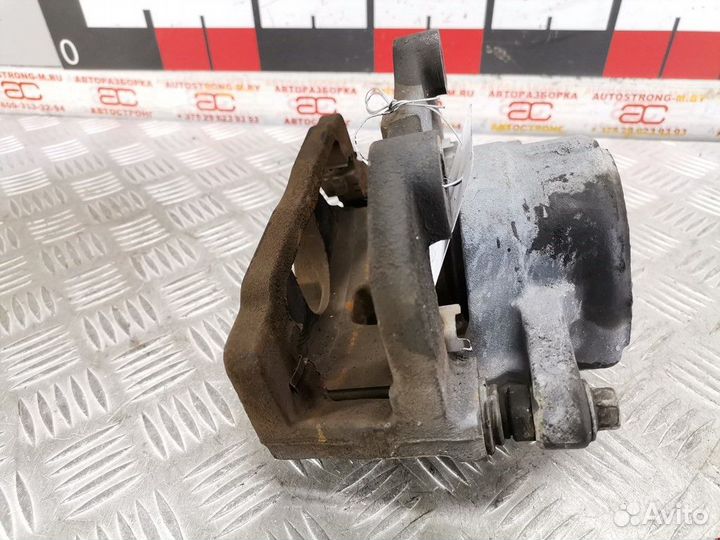 Суппорт передний правый Dodge Charger LX-1 2010