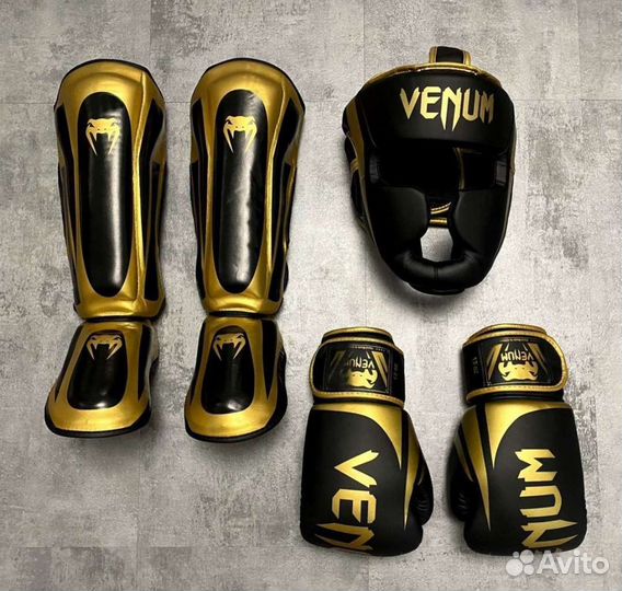 Боксерские перчатки, шлем боксёрский