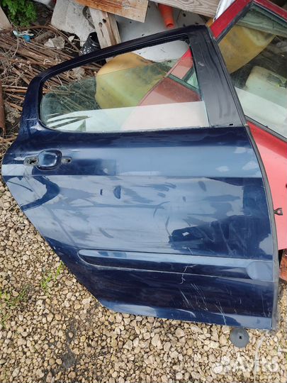 Задняя правая дверь peugeot 308 пежо 308