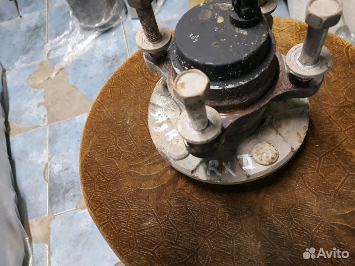 Ступица задняя правая Lexus RX 300 330 350