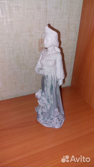 Статуэтки в ассортименте