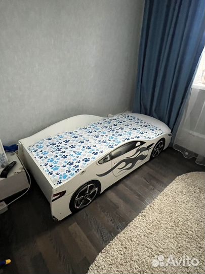 Детская кровать машина