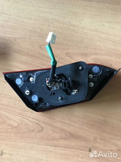 Фонарь внутренний правый Toyota Camry V70 новый