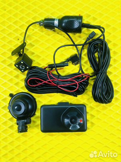 Видеорегистратор с камерой заднего вида