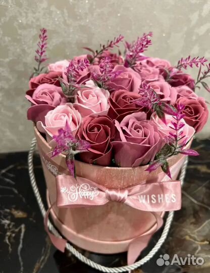 Букет из мыльных роз в шляпной коробке