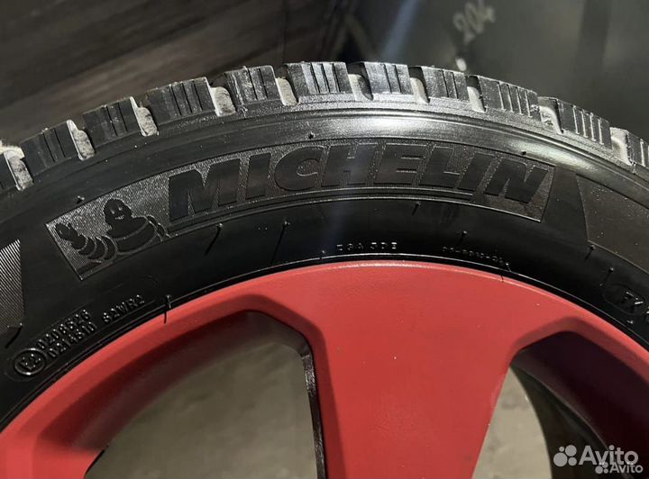 Michelin Latitude X-Ice 215/60 R17 96T