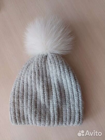 Фирменная зимняя шапка для девочки