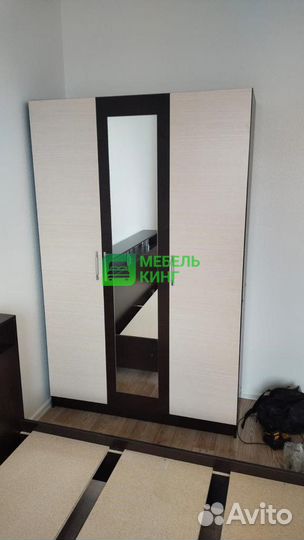 Шкаф с зеркалом