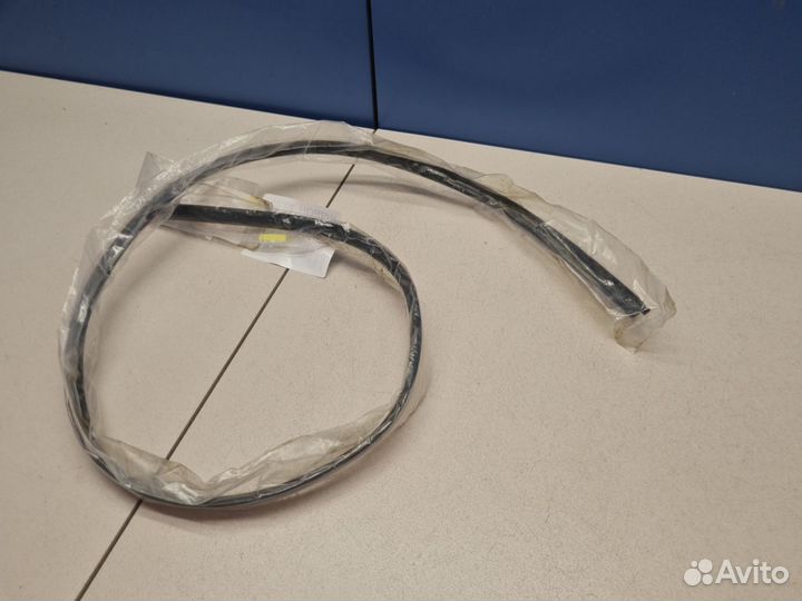 Молдинг лобового стекла Toyota Camry V70 2017