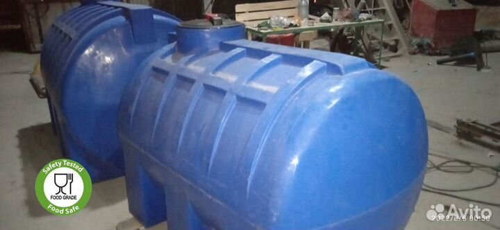 Бак пластиковый 2000 / в день обращения