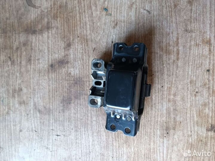 Опора подушка АКПП DQ200 VAG Audi Skoda Volkswagen