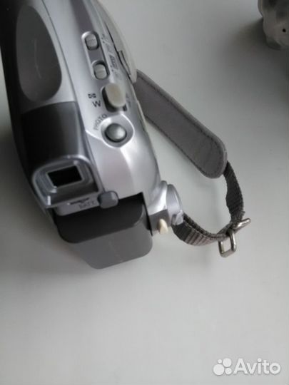 Видеокамера Сanon ZR-600- camcorder