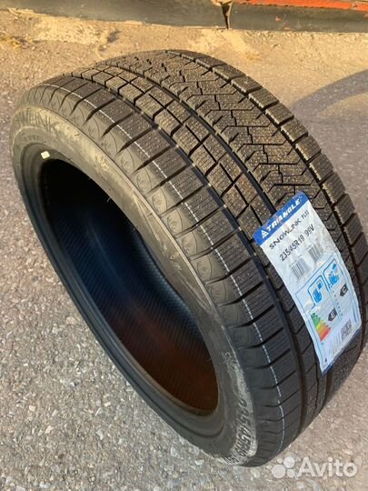 Triangle PL02 235/45 R19 99V