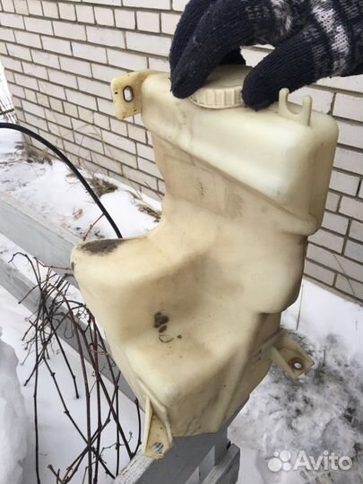 Бачок стеклоомывателя audi 100