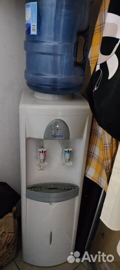 Кулер для воды напольный