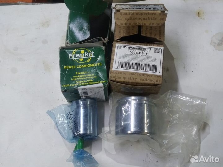 Тормозные колодки передние хонда джаз,поршни тор