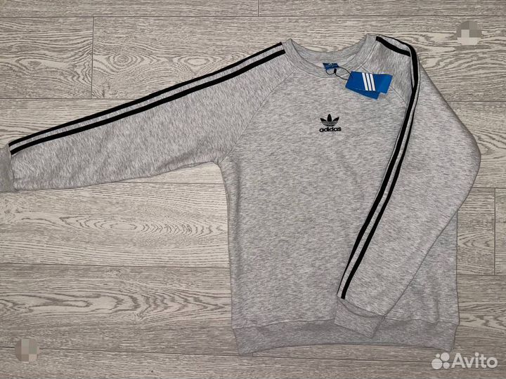 Спортивный костюм adidas