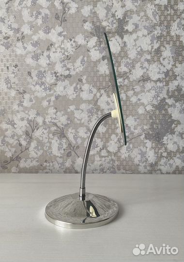 Зеркало на ножке, косметическое