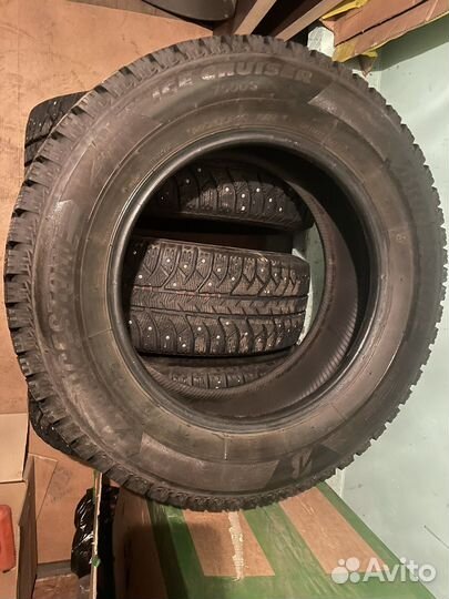 Bridgestone Ice Cruiser 7000S 215/65 R16