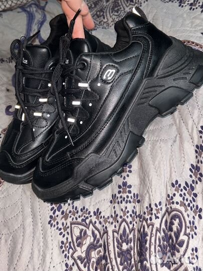 Кроссовки женские 39р новые