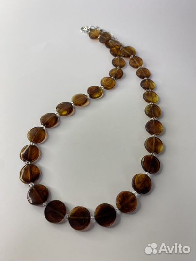 Коричневые плоские бусы пластик под янтарь 46 см