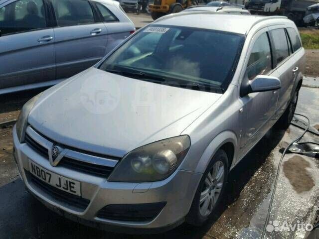 Стекло собачника правое правое Opel Astra L35