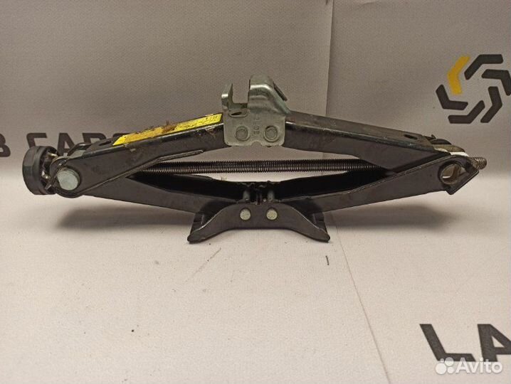 Домкрат Audi A5 8T cabd 1.8 tfsi 2009