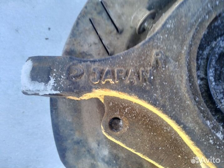 Передние стойки со ступицей и тормозными дисками