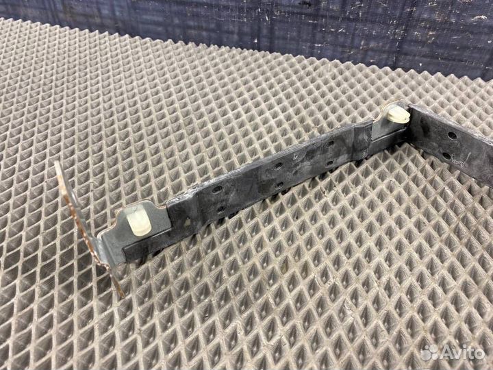 Крепление аккумулятора Bmw X5 E70 N62 2007