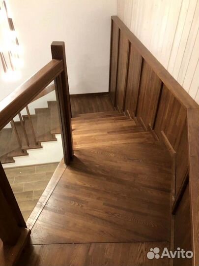 Обшивка деревом лестницы из металла/бетона