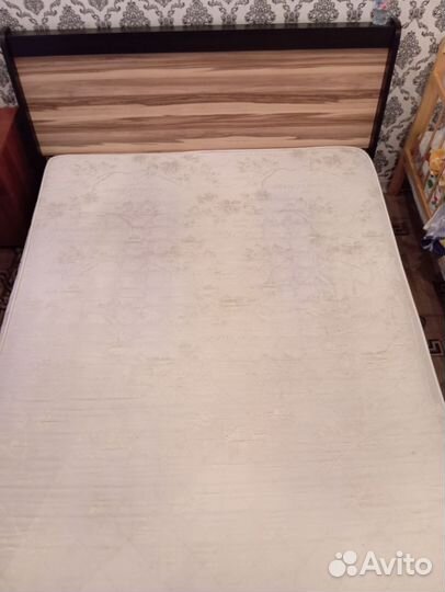 Кровать