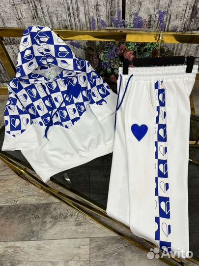 Спортивный костюм женский