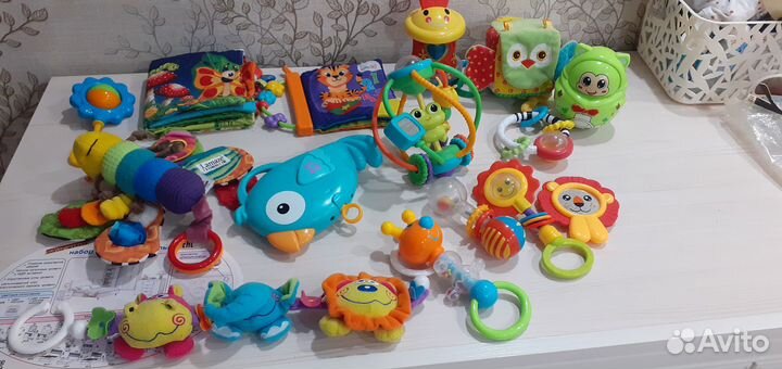 Развивающие игрушки для малышей пакетом