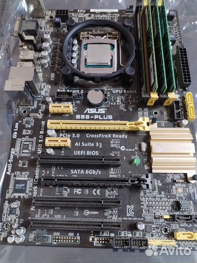 Материнская плата с процессором и памятью