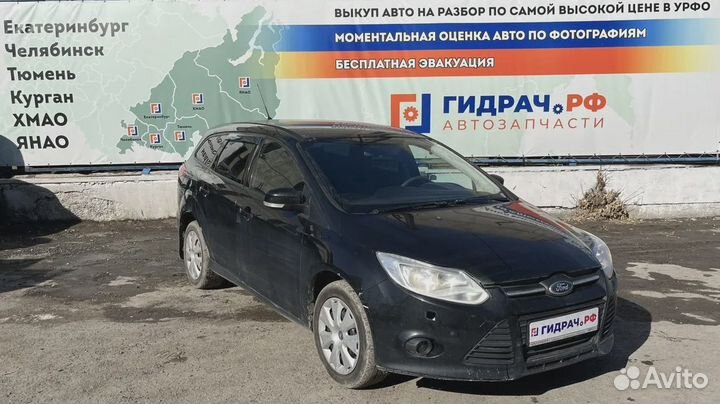 Ручка двери внутренняя правая Ford Focus 3 1746825