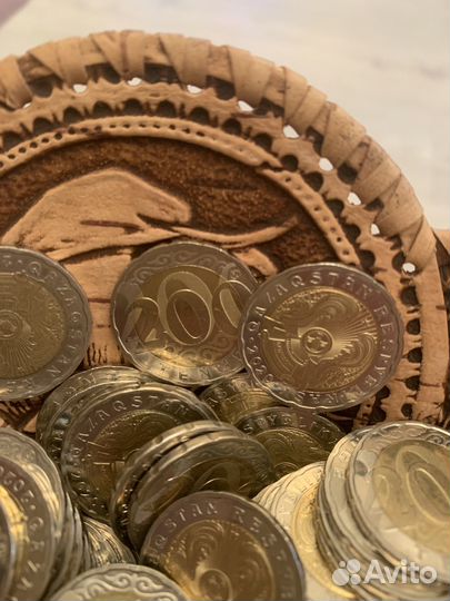 Монета 200 тенге