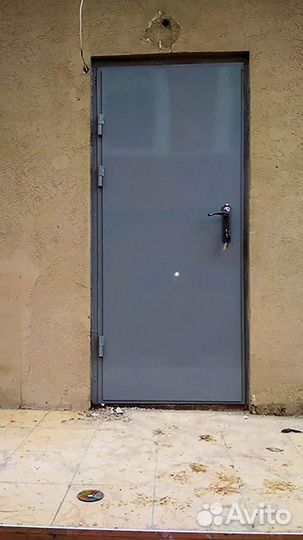 Дверь из металла
