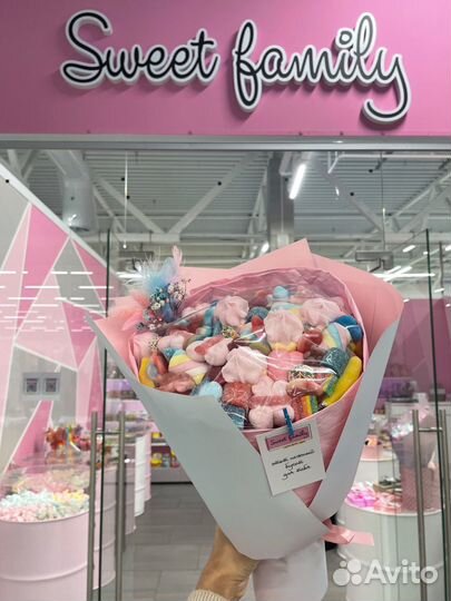 Продавец консультант в магазин сладостей