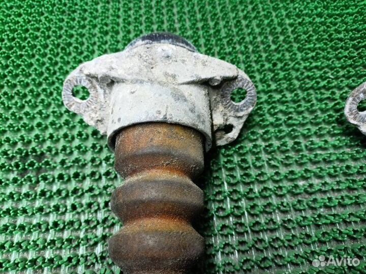 Стойка амортизатора задняя Skoda Fabia 5J 2010