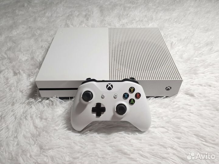 XBox One S 500Gb + более 450 игр. Возможен обмен