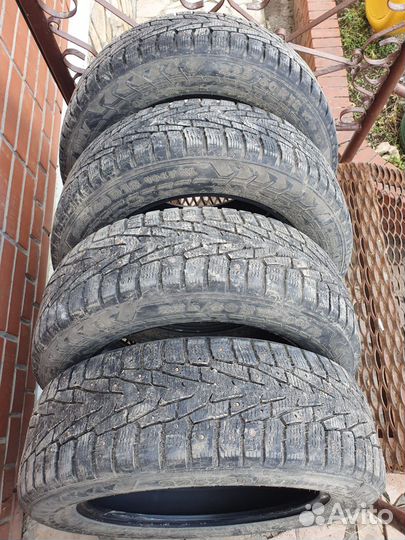 Acustica Challenger 225/60 R18