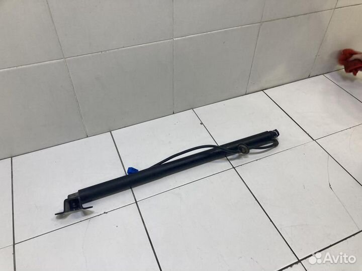 Амортизатор двери багажника Mercedes-Benz M-Class