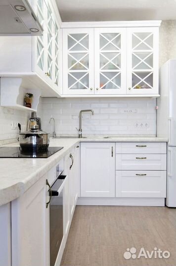 Кухонный гарнитур в современном стиле на заказ