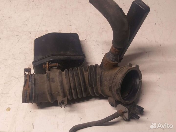 Патрубок воздушного фильтра Tayota Camru V40