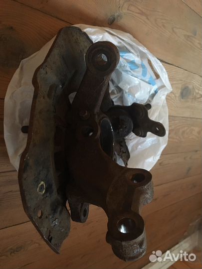 Поворотный кулак на Лексус RX300