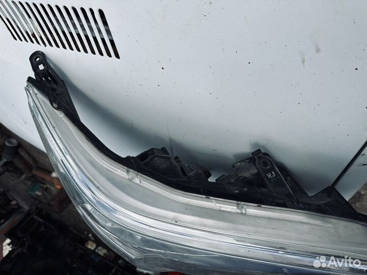 Фара toyota hilux 8 2016