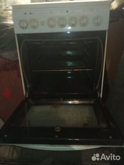 Электрическая плита с электрической духовкой