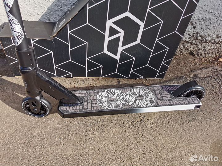 Самокат трюковой Plank Kore Black/White (Новый)