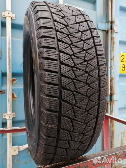 Bridgestone Blizzak DM-V2 225/65 R17