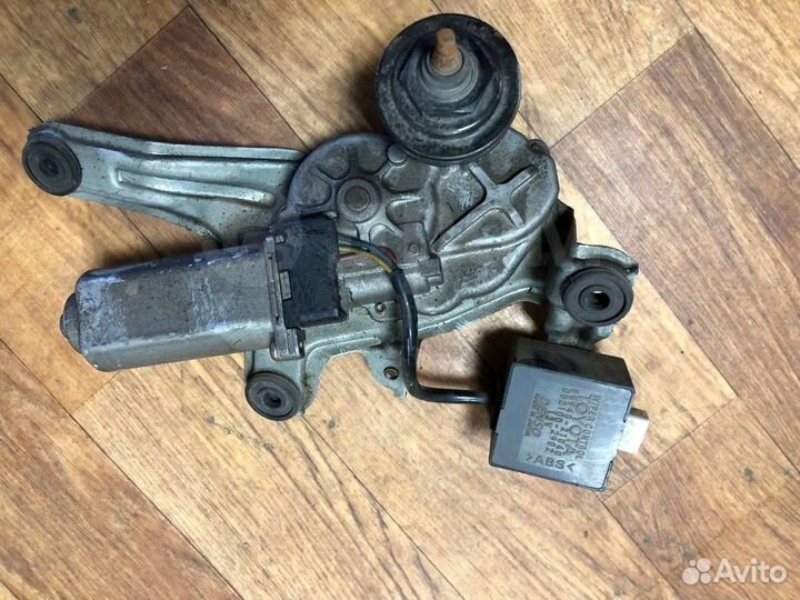 Моторчик дворника задней крышки багажника Toyota